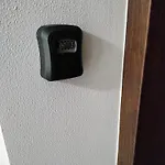 8 Pietro Self Check-in, Parking *