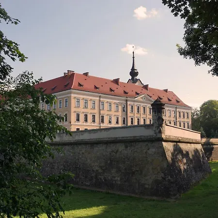 8 Pietro Self Check-in, Parking Rzeszow