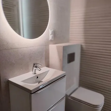 8 Pietro Self Check-in, Parking *