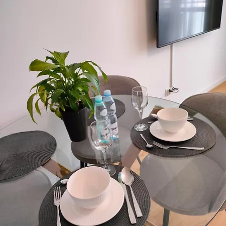 8 Pietro Self Check-in, Parking *