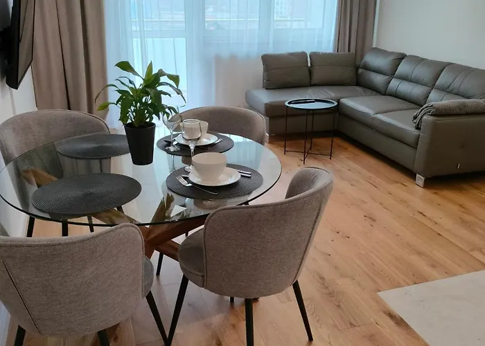 8 Pietro Self Check-in, Parking *