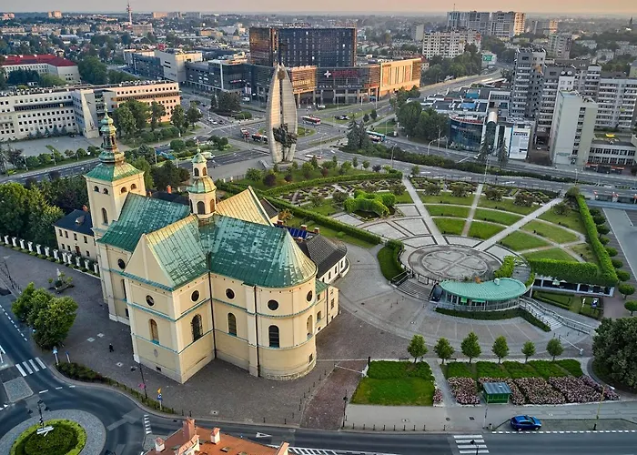 8 Pietro Self Check-in, Parking