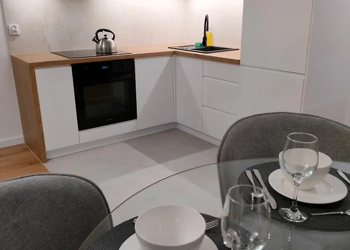 8 Pietro Self Check-in, Parking