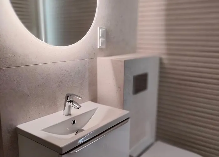 8 Pietro Self Check-in, Parking *